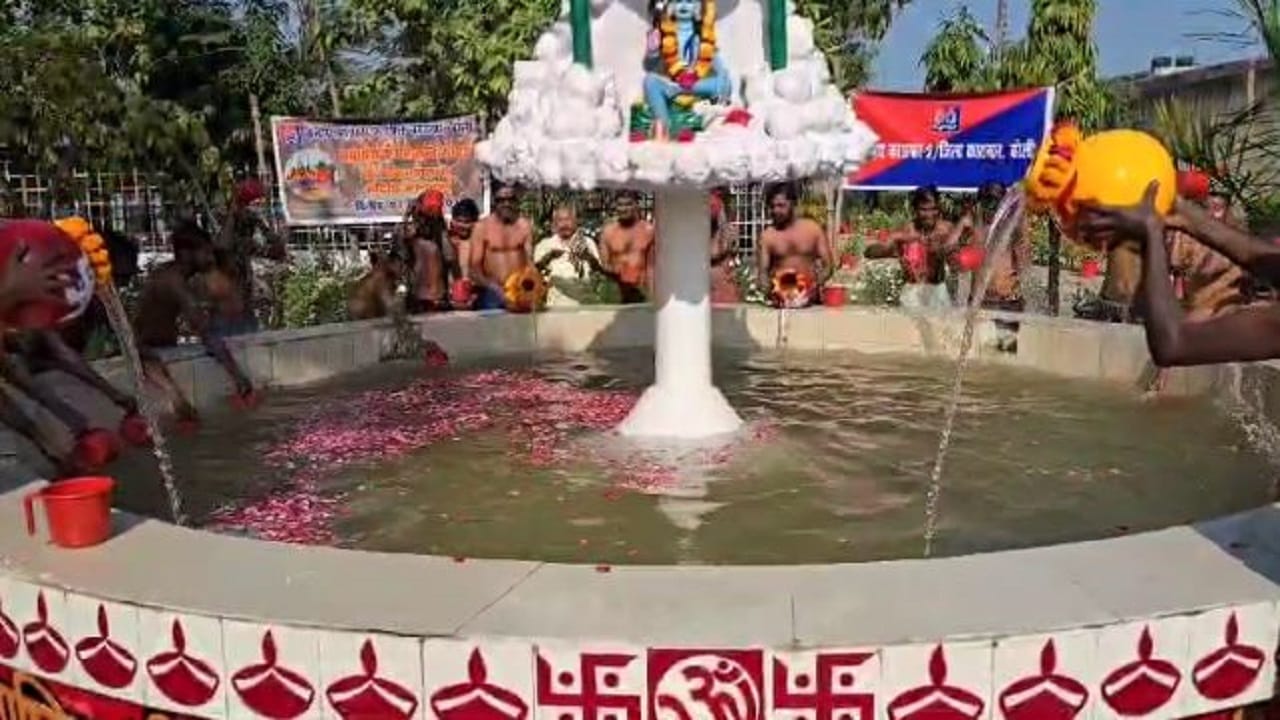 Prisoners took bath in the holy water of Sangam in Bareilly jails