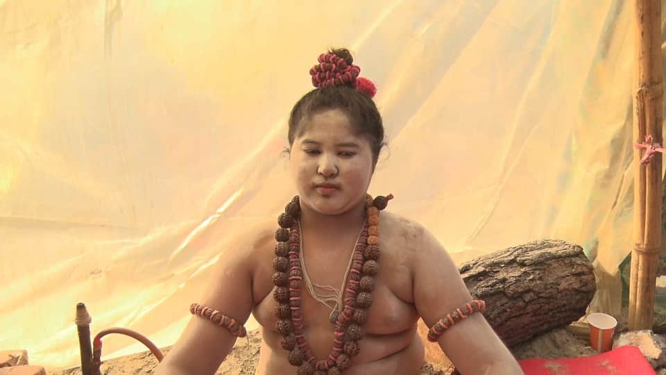child saint dakshpuri ji maharaj in niranjani akhara mahakumbh 2025