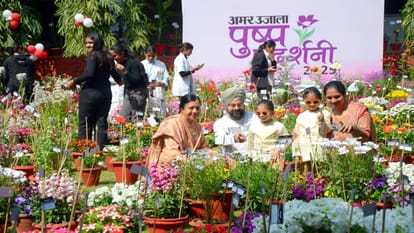 people gathered on the second day in Amar Ujala Flower Show