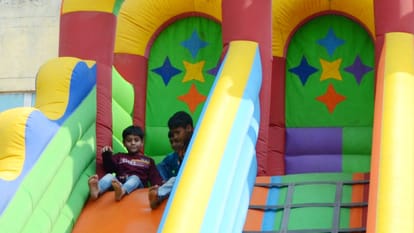 people gathered on the second day in Amar Ujala Flower Show