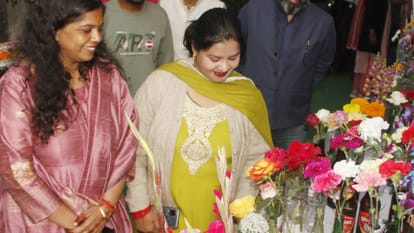 people gathered on the second day in Amar Ujala Flower Show