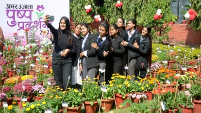 people gathered on the second day in Amar Ujala Flower Show