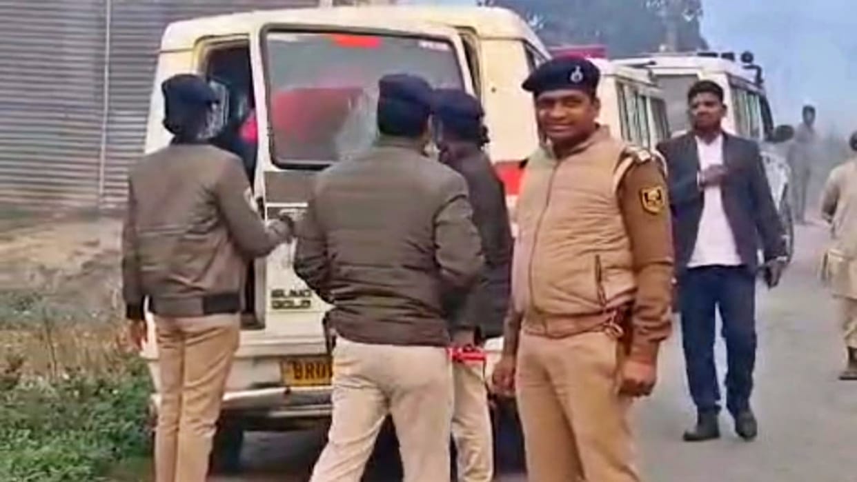 Bihar News: Prostitution going on under guise of orchestra in Bettiah exposed, 16 teenagers rescued