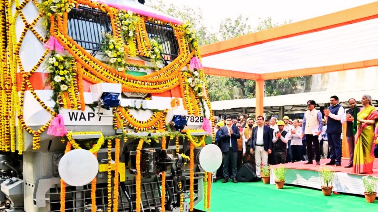 Finance Minister Nirmala Sitharaman visit in vararanasi inaugurated railway engine