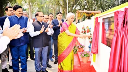 Finance Minister Nirmala Sitharaman visit in vararanasi inaugurated railway engine