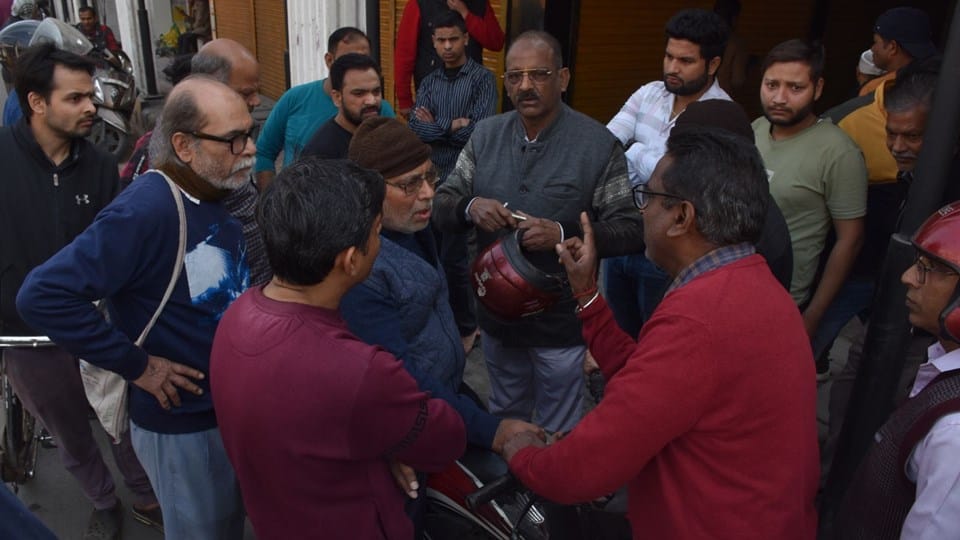 Moradabad Shop sealed: Traders angry with rent hike block roads, protest against municipal corporation
