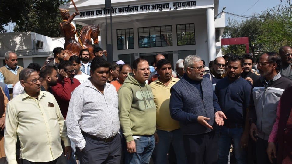 Moradabad Shop sealed: Traders angry with rent hike block roads, protest against municipal corporation