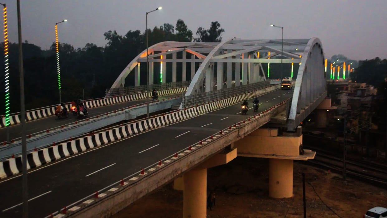 Two hockey sticks 7 feet installed Phulvariya intersection in varanasi traffic will eased