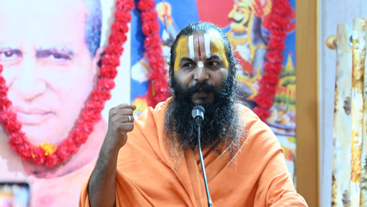 Acharya Mithilesh Nandini Sharan reached Gorakhpur, said - this time Prayagraj Mahakumbh is unique and unique.