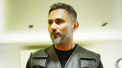 Honey Singhs Mother Gets Emotional Watching Him Perform At Delhi Concert Father Cheers For Him