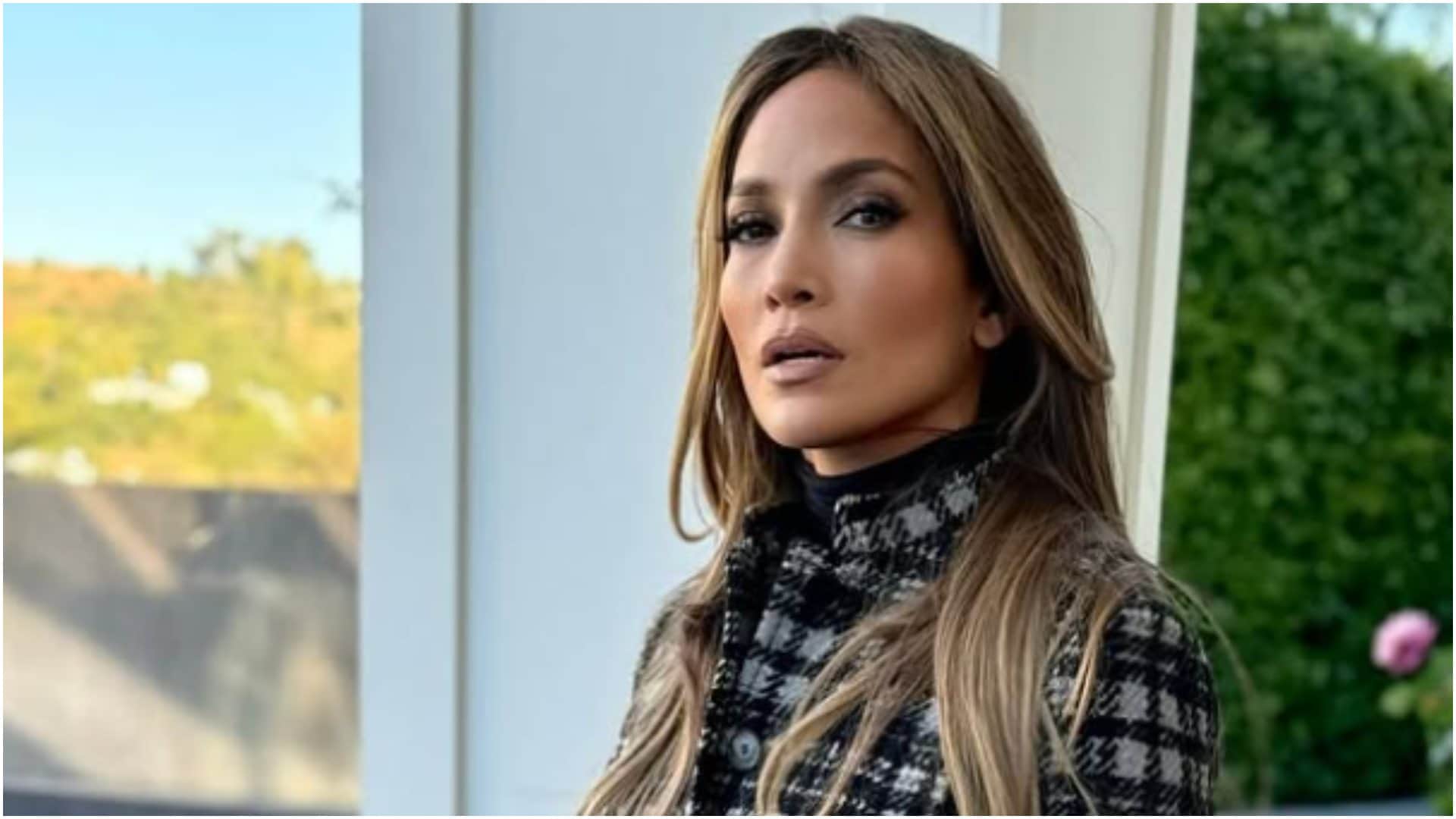 Jennifer Lopez Ben Affleck officially divorced and single a Los Angeles Superior Court judge approved divorce