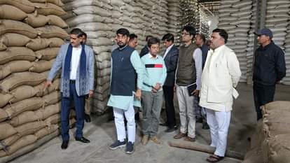 Wheat affected by weevil reaches 50 thousand houses of Aligarh