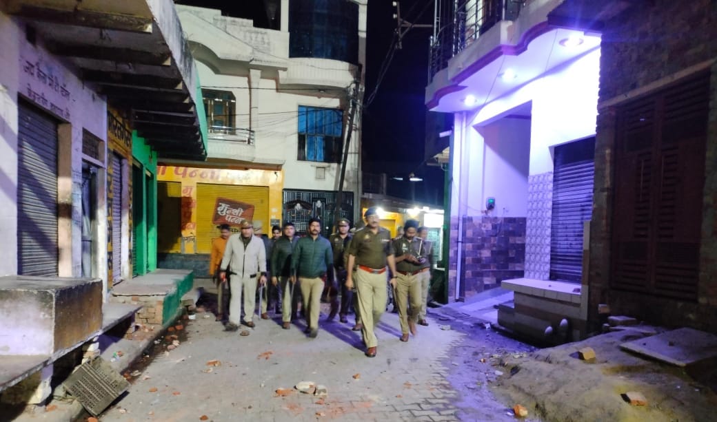 Stone pelting happened between two parties in Agra