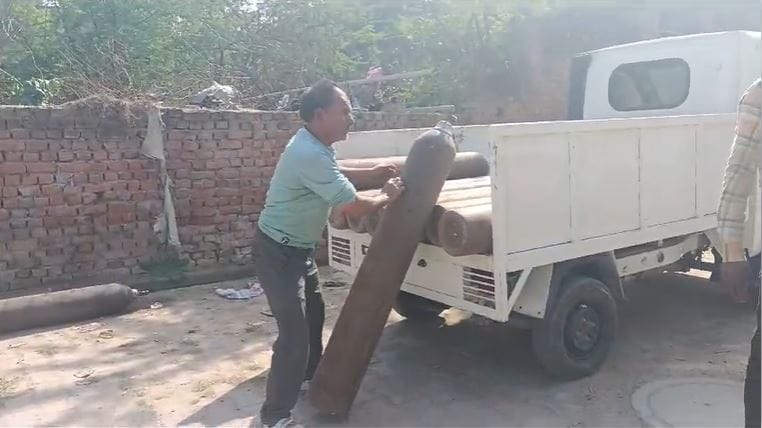 chaos due to leakage of oxygen cylinder