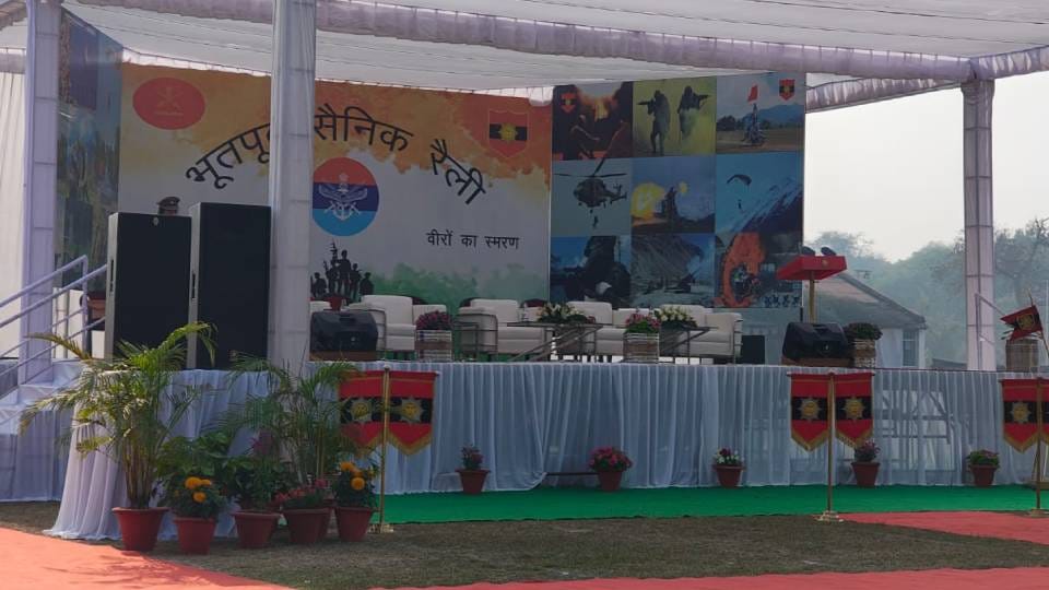 Brajesh Pathak felicitated Former soldiers and brave women in Lucknow said gov priority solving your problems
