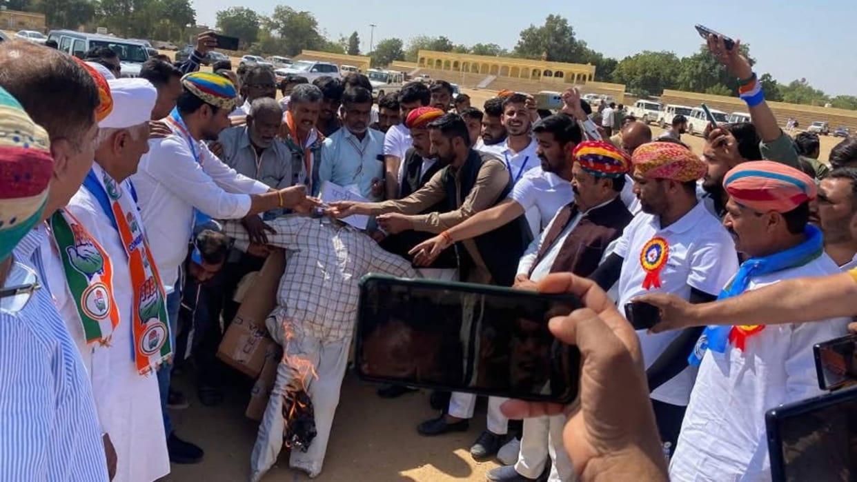 Jaisalmer Workers protested against suspension of Congress MLA senior leaders of Barmer were present