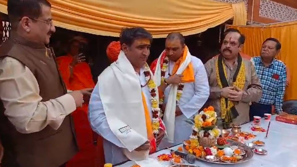 Sarfaraz and Gulnaz left Islam and adopted Sanatan Dharma In Lucknow
