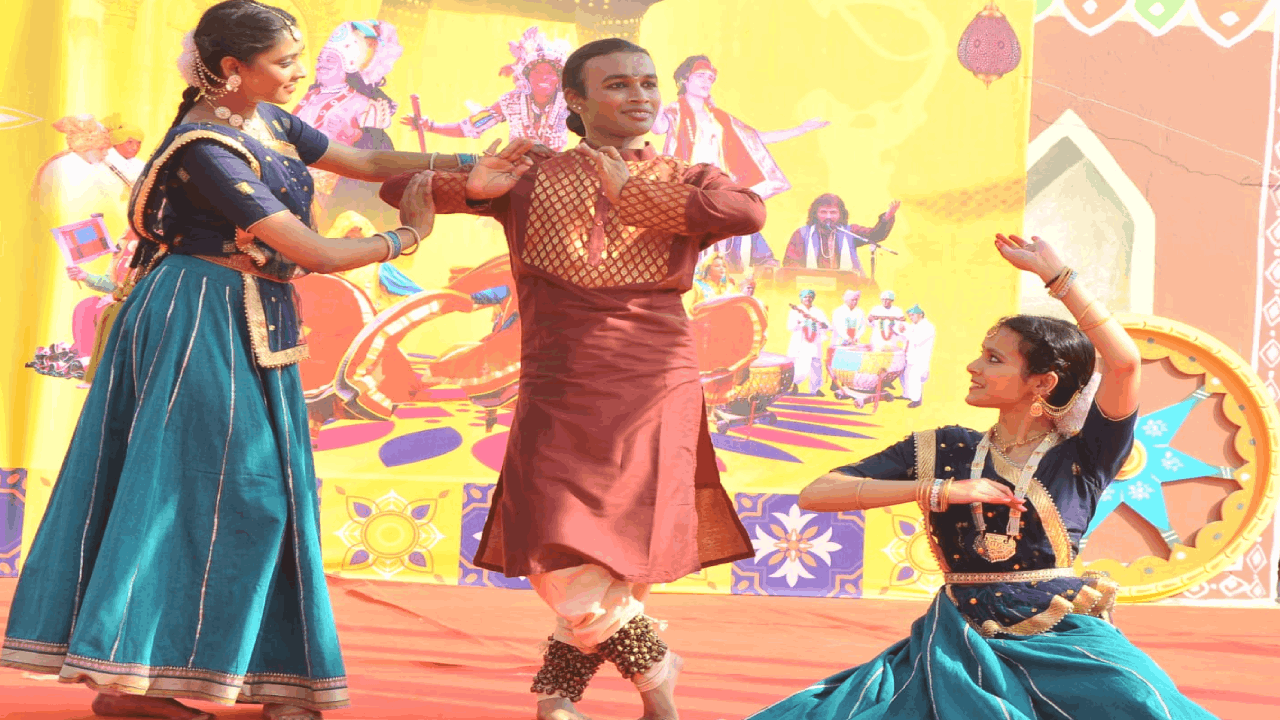 Crowd gathered in Surajkund on weekend photos