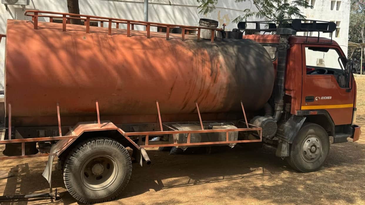 A huge amount of dodachura was hidden in a cave built under a tanker in Neemuch