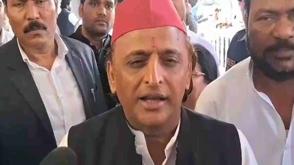 UP: Akhilesh said- Showing the trailer of trillion, don't know where did they take the millions