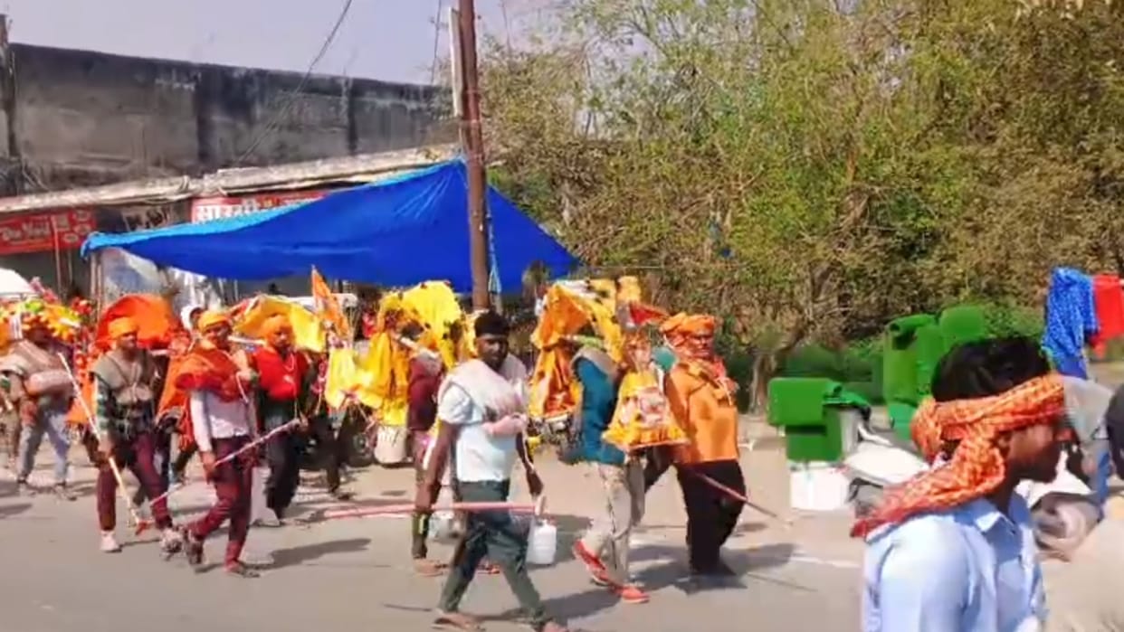Mahashivratri: More than 1.5 Lakh Kanwariyas reached Mahadeva in Barabanki.