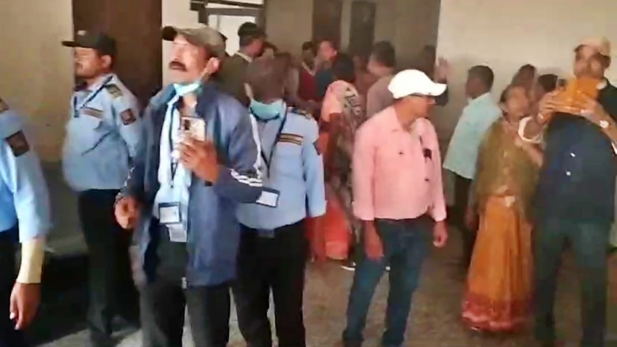 Darbhanga News: Fire broke out in DMCH's Gynecology Department, chaos ensued; precious vaccines burnt