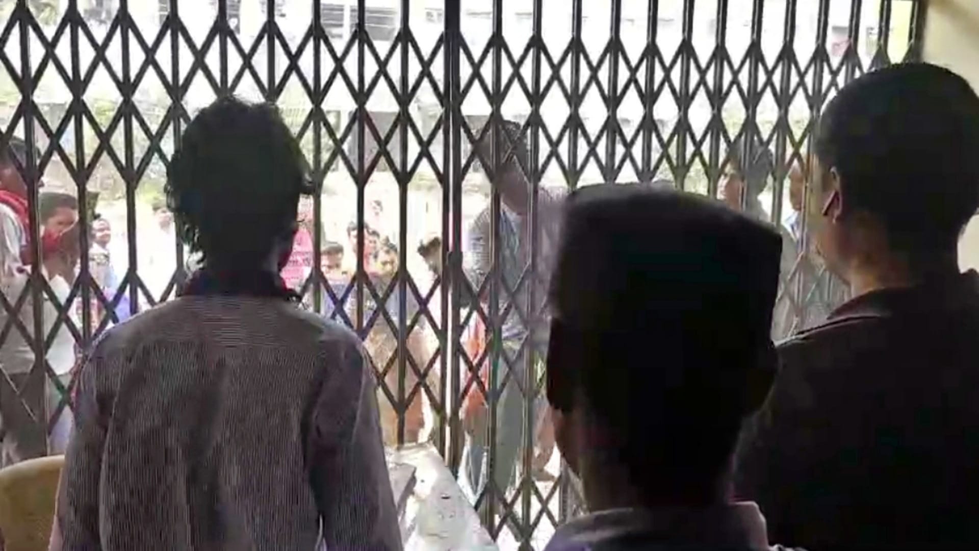 Darbhanga News: Fire broke out in DMCH's Gynecology Department, chaos ensued; precious vaccines burnt