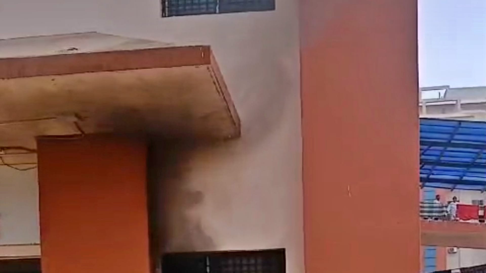Darbhanga News: Fire broke out in DMCH's Gynecology Department, chaos ensued; precious vaccines burnt