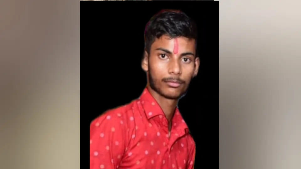 In Gorakhpur, Dead body of student found hanging, case of murder registered.