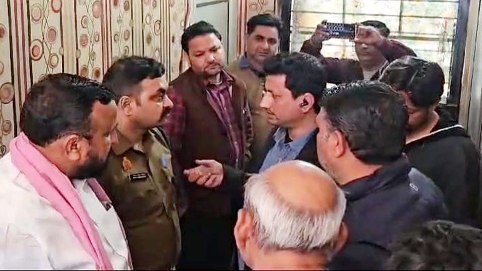After wife death, husband also dies