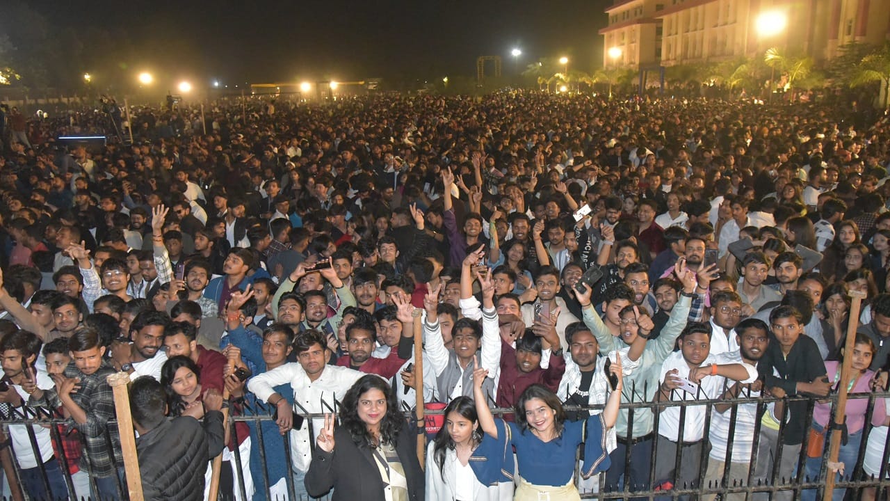 Neha Kakkar And Paradox Gave Performance In Inertia Festival Bareilly