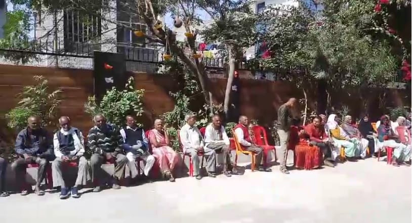 Free Ayushman card made for 70 year olds organised by Durga Prasad Vidya Niketan and Amar Ujala