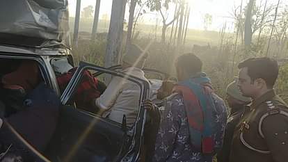 Meerut: The car of four friends returning from a wedding collided with a tree, two died