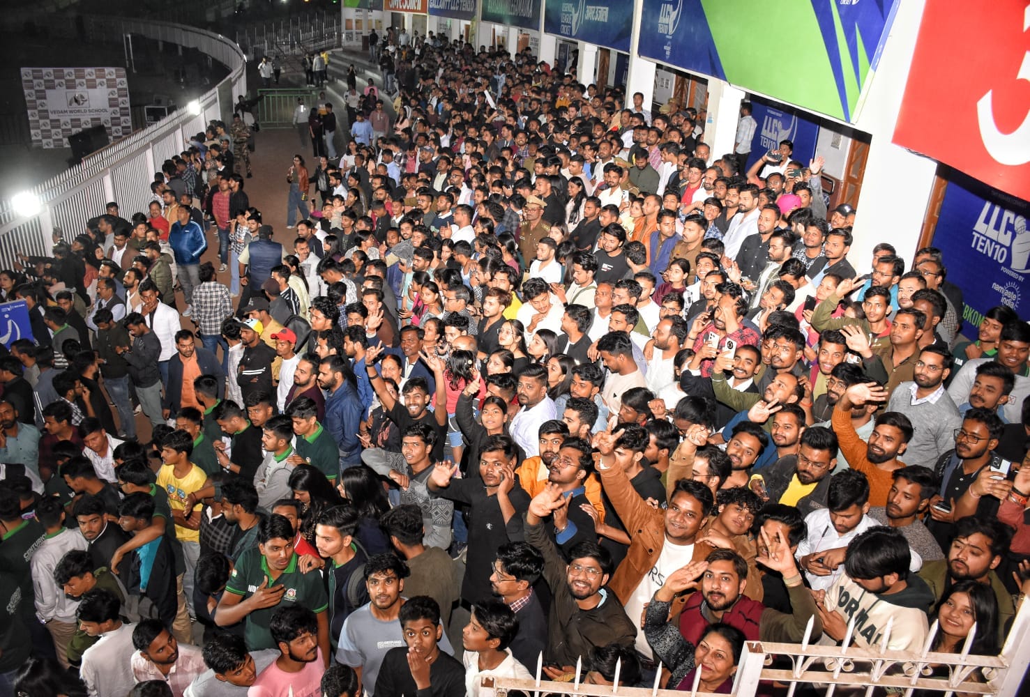 Lucknow: The magic of Kailash Kher's songs fell on the city, the city kept dancing till late night