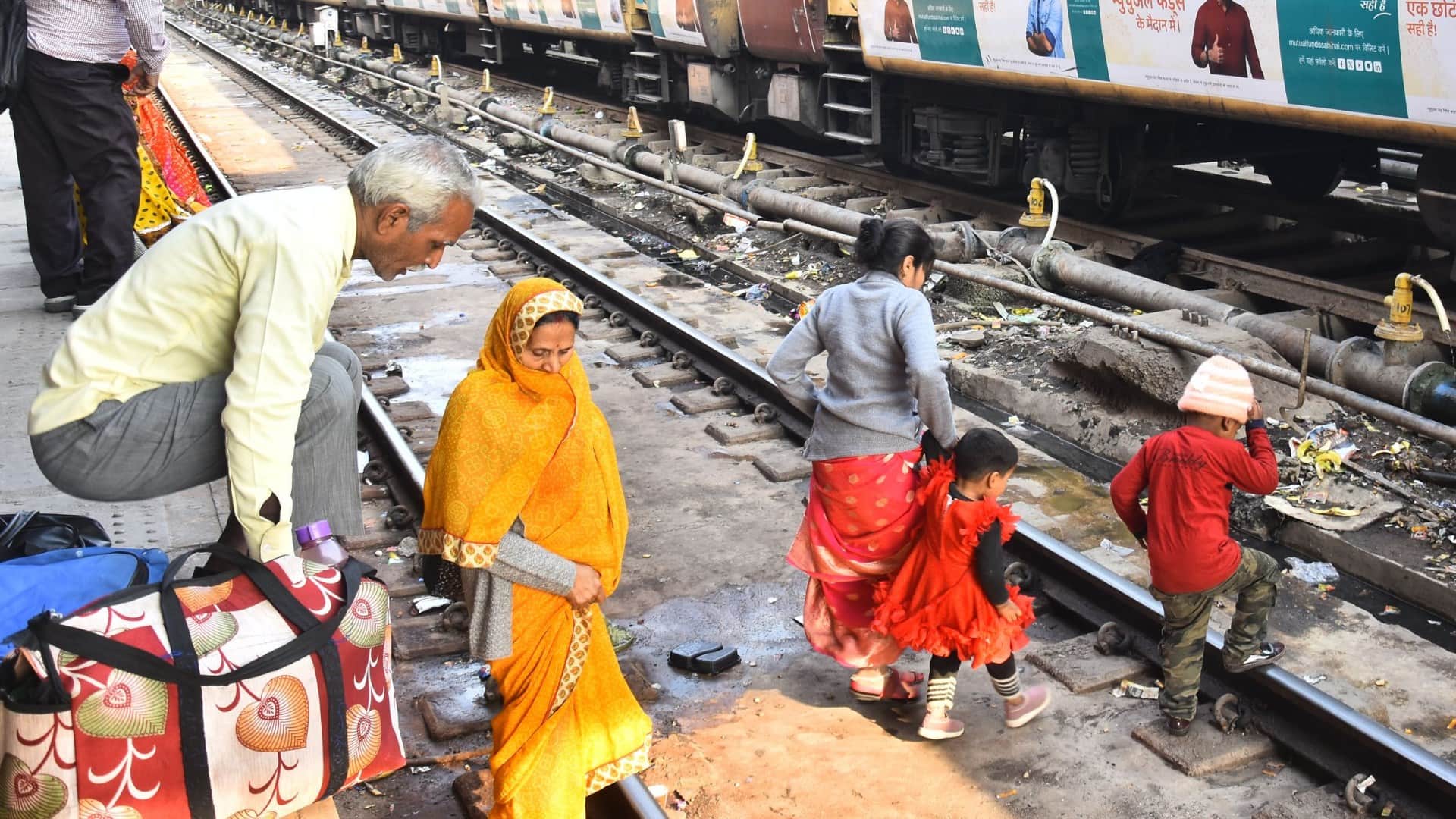 Big crowd on railway station for Mahakumabh 2025.