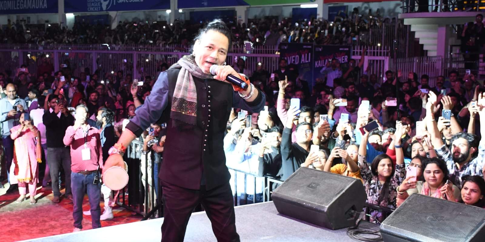 Lucknow: The magic of Kailash Kher's songs fell on the city, the city kept dancing till late night