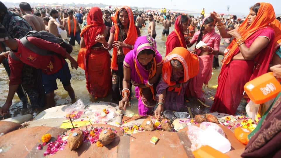 Mahakumbh 2025 Prayagraj Maha Kumbh Mela Crowd Count Till Now Sangam Snan News in Hindi