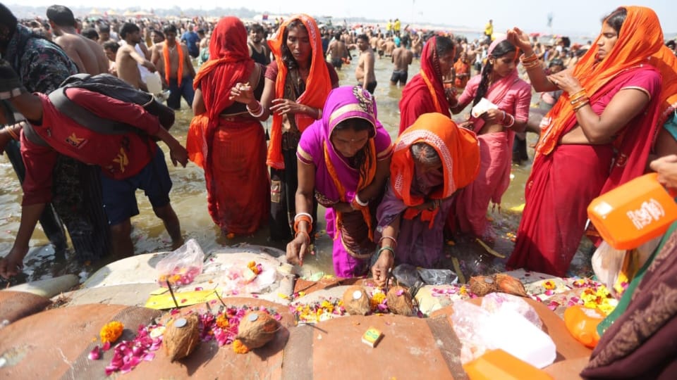 Mahakumbh 2025 Prayagraj Maha Kumbh Mela Crowd Count Till Now Sangam Snan News in Hindi