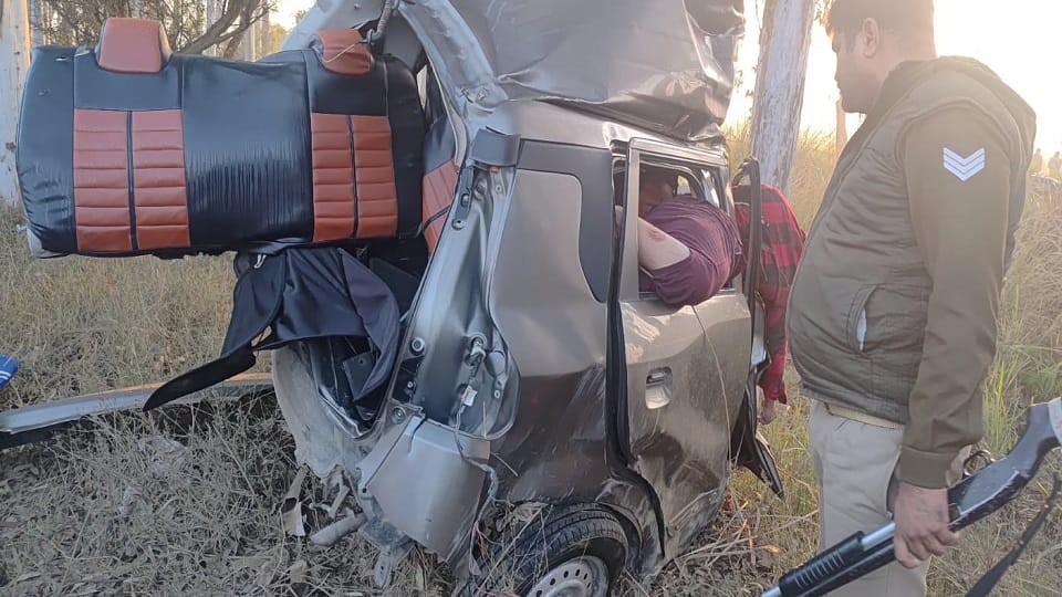 Meerut: The car of four friends returning from a wedding collided with a tree, two died
