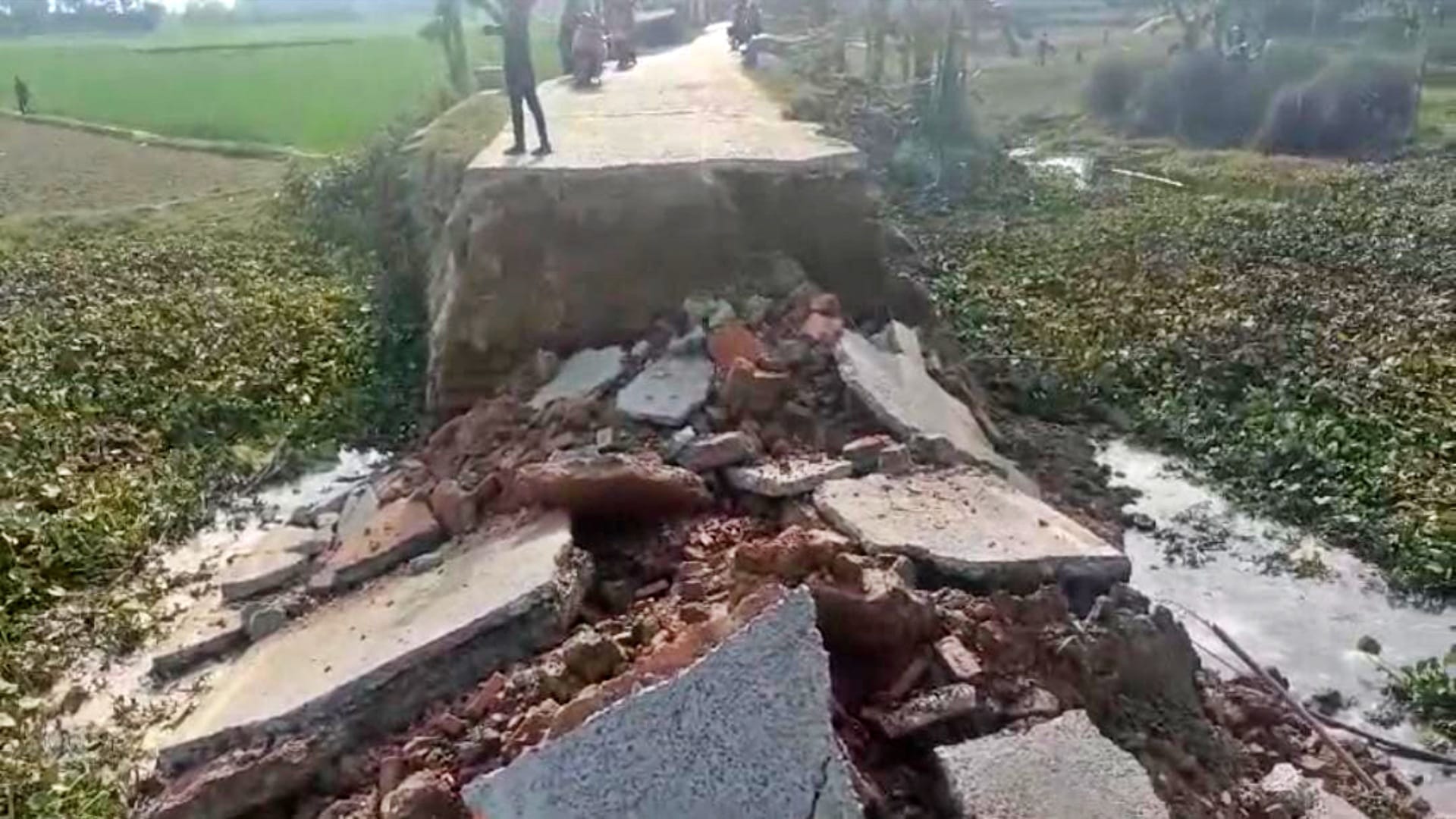Muzaffarpur News: 100-year-old bridge collapses, lakhs of people affected; Accident before BJP Dhanyawad yatra