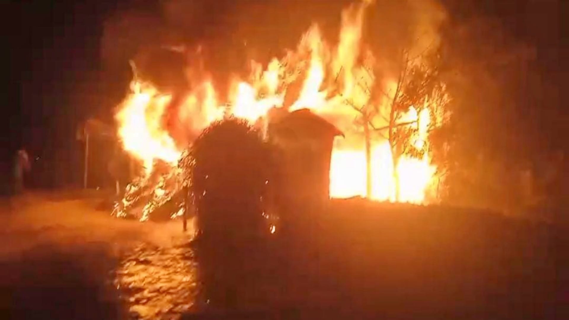Muzaffarpur News: Massive fire in house before marriage, property worth lakhs destroyed, 2 cattle also burnt