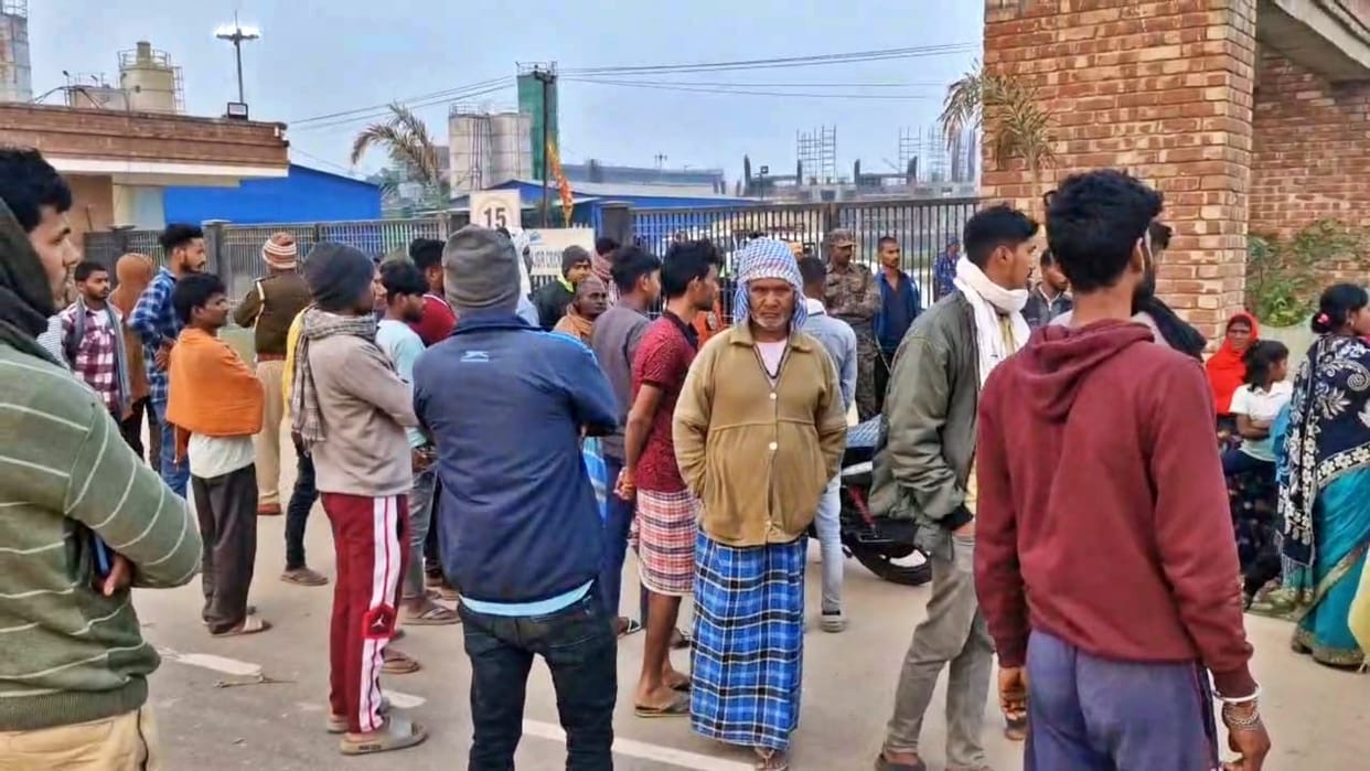 Nalanda Laborer died after falling from height in under-construction stadium family create ruckus at main gate