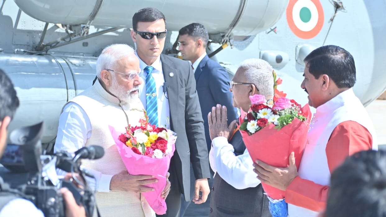 PM Modi Bageshwar Dham Visit Live Prime Minister Lay Foundation Stone of Cancer Hospital MP News in Hindi