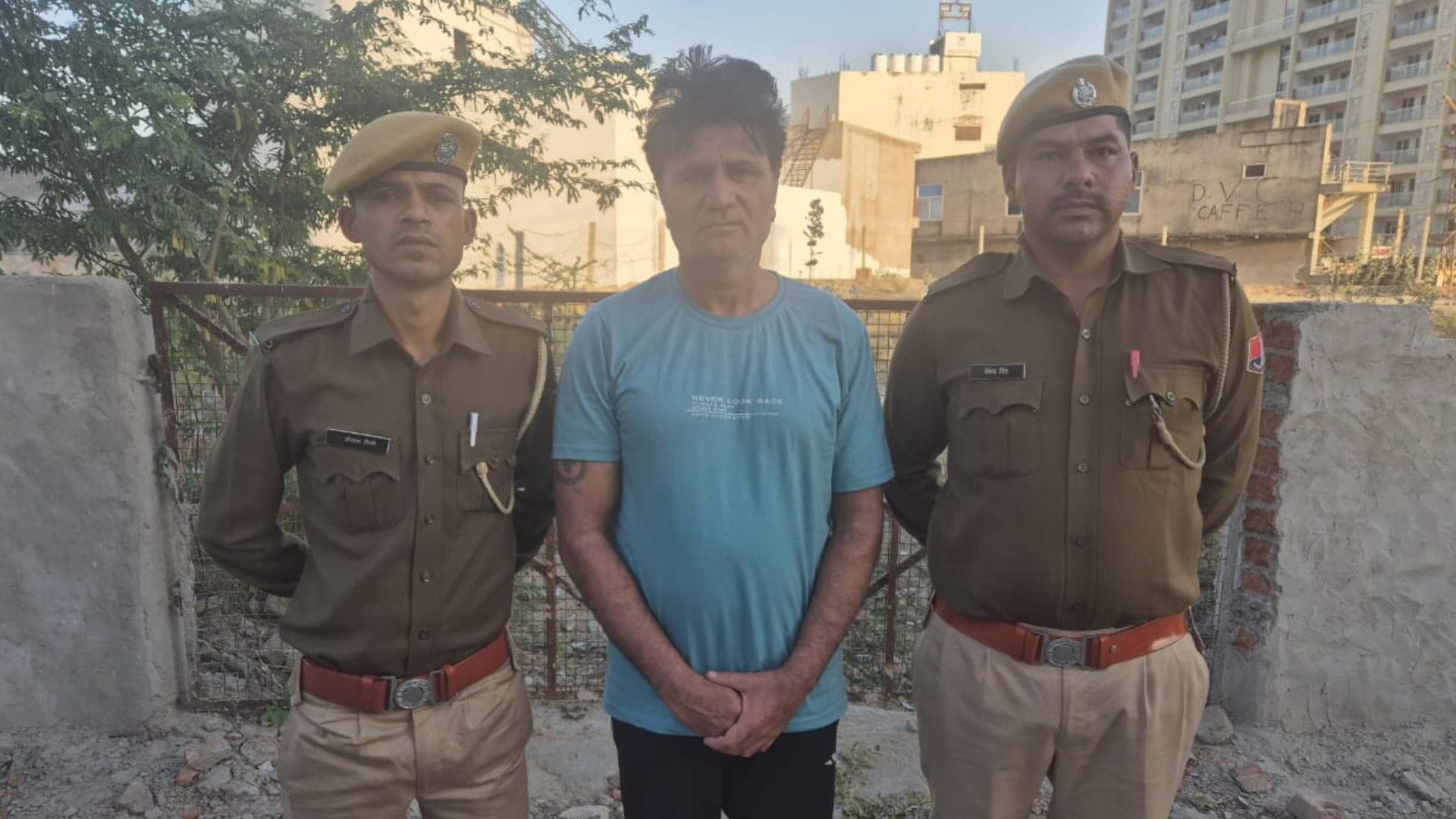 पुलिस की गिरफ्त में आरोपी