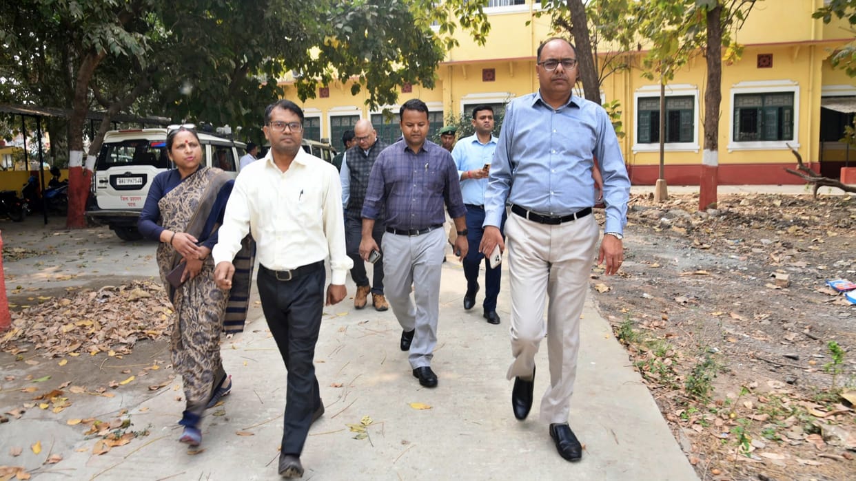 Patna News: Initiative to improve hostels after Nitish Kumar's announcement, Secretary and DM inspected