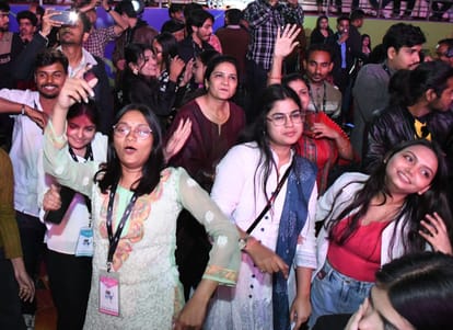 Kailash Kher Night: Lucknow people got addicted to music, youth kept dancing till late night; Damru dance enth