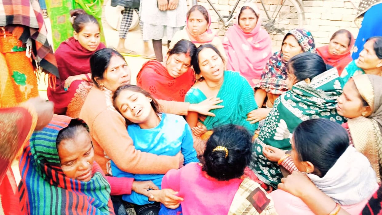 Scorpio going to Maha Kumbha hited young man one dead five injured car collided with tree