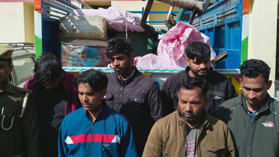 Six miscreants arrested for stealing transformer and wire from outside electricity office in Moradabad