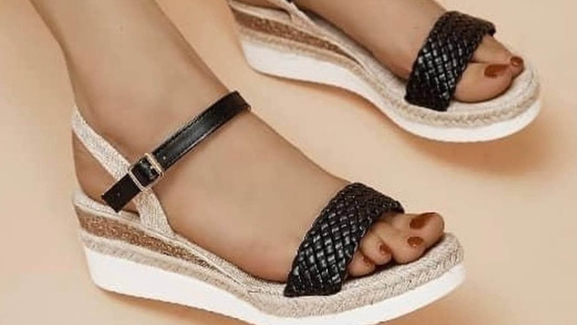 Trendy Fancy Footwear Collection for Wedding and function Block heels mojdi Kolhapuri sandals disprj