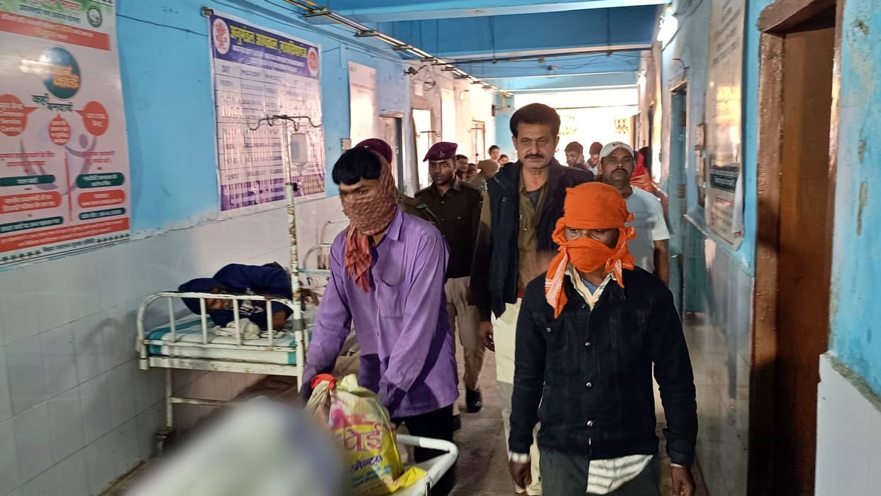 Bettiah: Passenger found unconscious in train died during treatment police-ambulance personnel clash over body